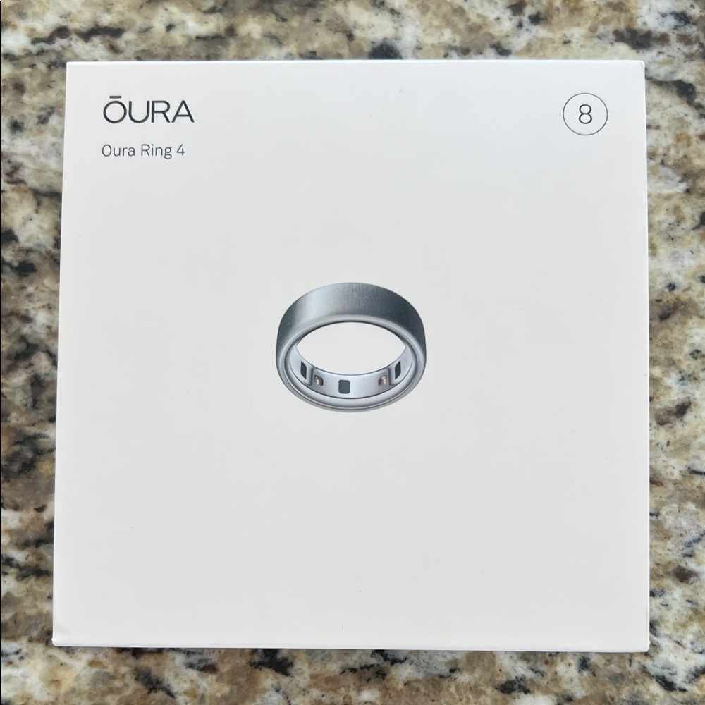 Oura Ring 4 in Brushed Silver